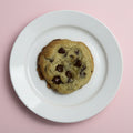 Chocochip con Masa Madre: Galleta de chocochip con chispas de chocolate semiamorgo con todos los beneficios de la Masa Madre.