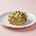 Suselle:        Galleta gluten friendly a base de harina de almendra, avena, con nuez y chocolate semiamargo endulzada con azúcar de coco. Sin Azúcar refinada.